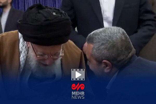 Ayetullah Hamanei'nin Türkçe konuştuğu anlar Ayetullah Hamanei'nin Türkçe konuştuğu anlar