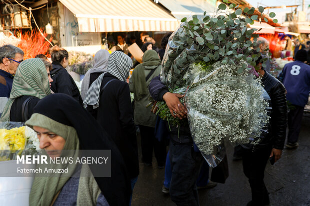 سوق الورد في طهران مع حلول العيد