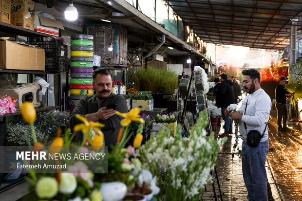 سوق الورد في طهران مع حلول العيد