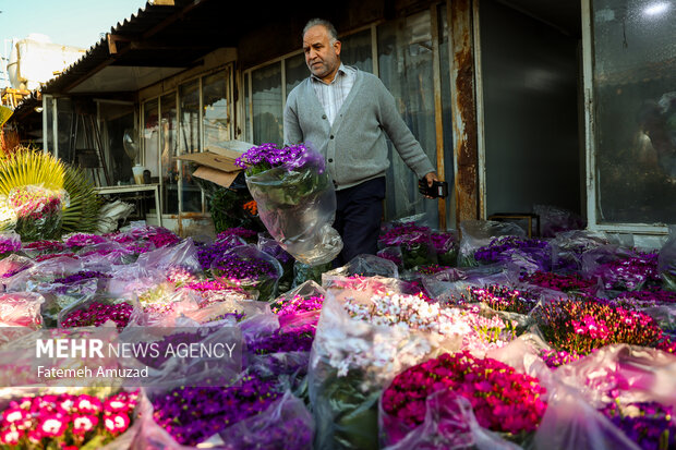 سوق الورد في طهران مع حلول العيد