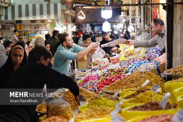 حال و هوای بازار شبِ عید در همدان