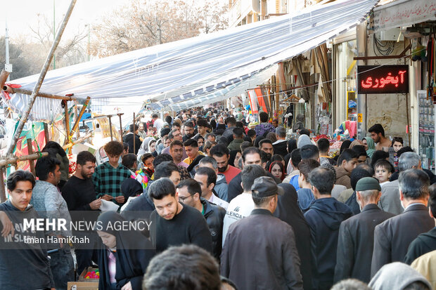 حال و هوای بازار شبِ عید در همدان