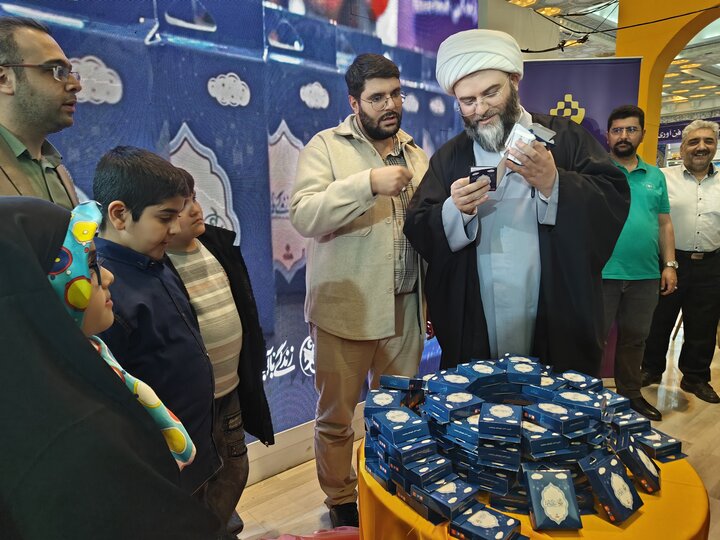 بازدید حجتالاسلام قمی از نمایشگاه قرآن کریم