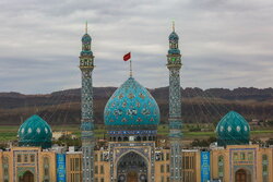 طنین مرگ بر اسرائیل و هیهات من الذله در مسجد جمکران
