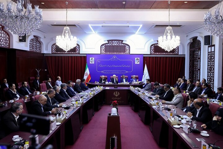 عارف: هماهنگی تیم اقتصادی دولت چهاردهم بیسابقه است