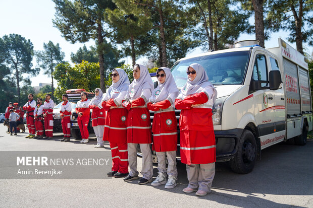 آیین الحاق ۳۳ دستگاه خودروی امدادی جمعیت هلال احمر فارس