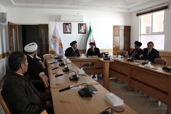 بازدید معاون بینالملل حوزههای علمیه از پژوهشگاه مطالعات فقه معاصر