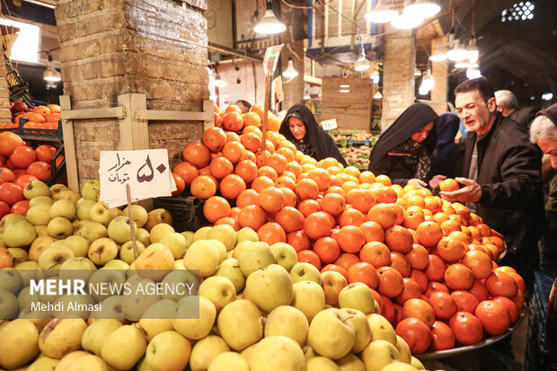 حال و هوای بازار شب عید ۱۴۰۴؛ رکود بازار و شلوغی بیخرید در اراک