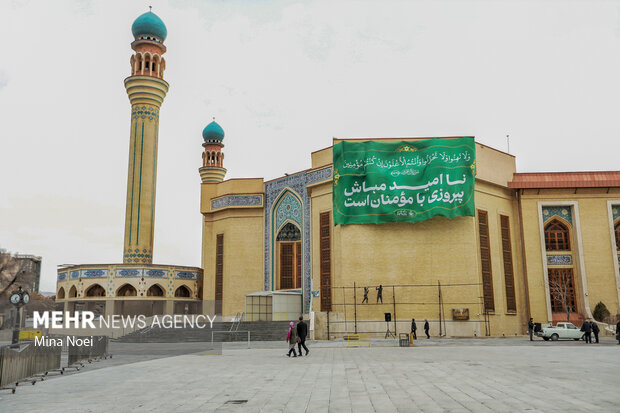 آیین رونمایی از ابرپرچم طرح ملی" زندگی با آیه ها" در تبریز