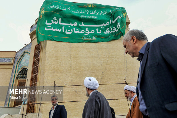 آیین رونمایی از ابرپرچم طرح ملی" زندگی با آیه ها" در تبریز