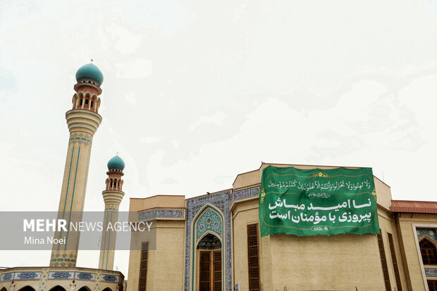 آیین رونمایی از ابرپرچم طرح ملی" زندگی با آیه ها" در تبریز