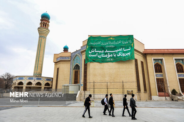 آیین رونمایی از ابرپرچم طرح ملی" زندگی با آیه ها" در تبریز