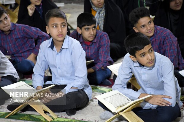 رونمایی از سرود استانی زندگی با آیه ها در بیرجند