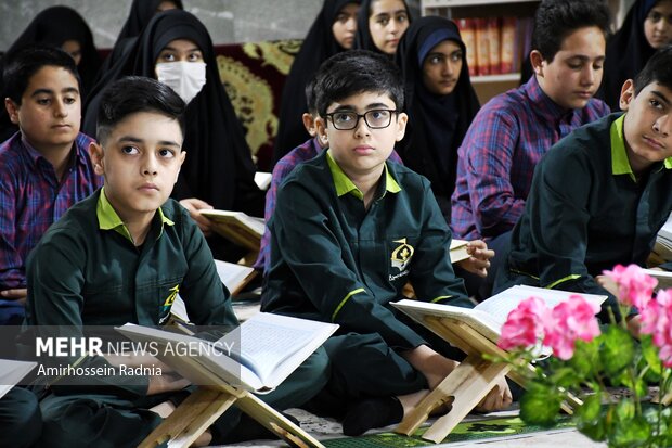 رونمایی از سرود استانی زندگی با آیه ها در بیرجند