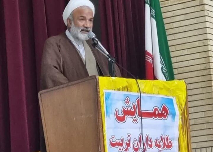 تربیت دینی نسل جوان سنگر مقابله با هجمههای فرهنگی دشمنان است