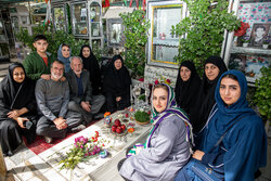 لحظات تحویل سال در گلزار شهدای تهران