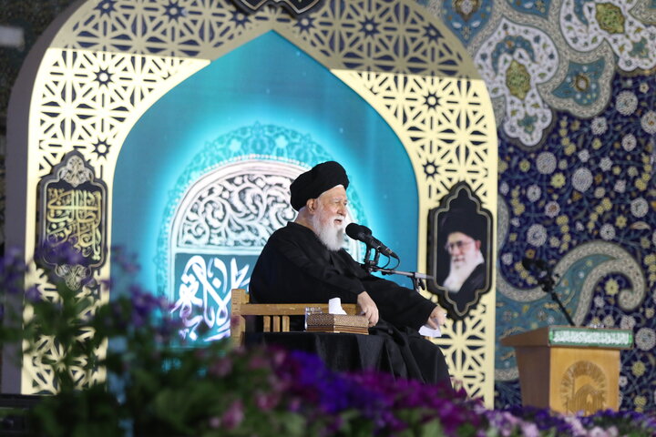 شب قدر فرصتی برای بازگشت به مسیر الهی و رهایی از تاریکی است