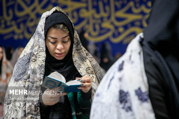 مراسم احياء اول ليلة من ليالي القدر في إيران