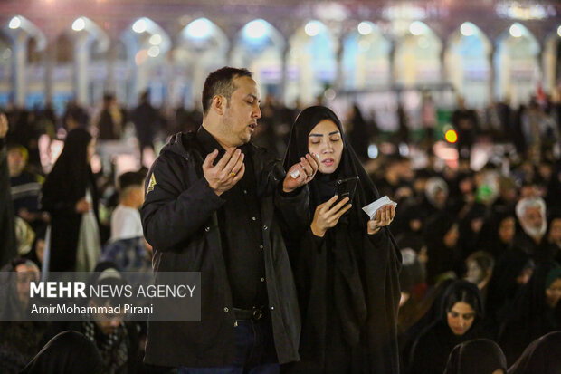 آخرین شب قدر در میعادگاه منتظران با حضور گسترده زائران برگزار شد