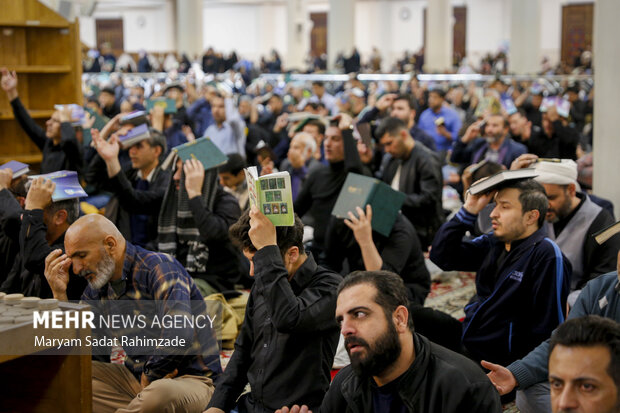 شب قدر؛ فرصتی برای نیایش و نزدیکتر شدن به خدا شب قدر؛ فرصتی برای نیایش و نزدیکتر شدن به خدا