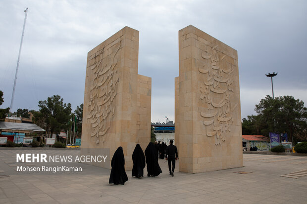 لحظات تحویل سال در گلزار شهدای تهران