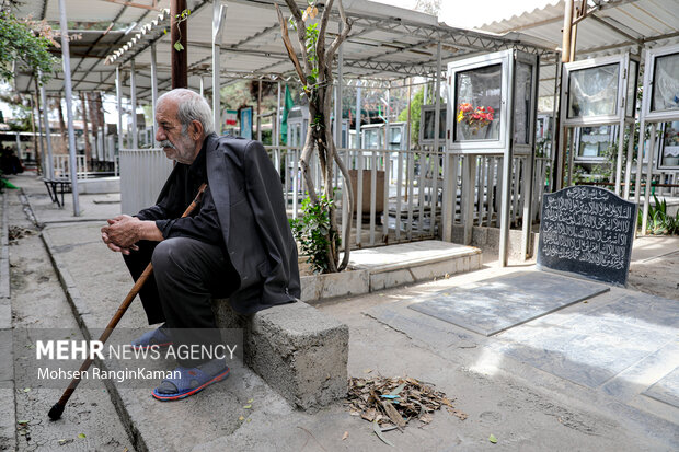 لحظات تحویل سال در گلزار شهدای تهران 32
