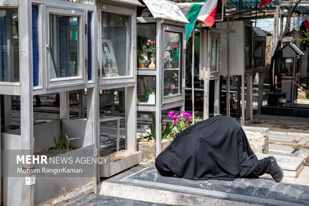 لحظات تحویل سال در گلزار شهدای تهران 26