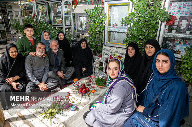 لحظات تحویل سال در گلزار شهدای تهران 34