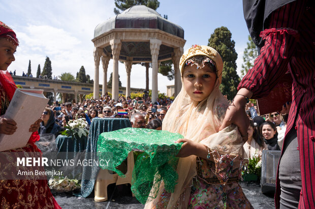 تحویل سال 1404 هجری شمسی در حافظیه شیراز