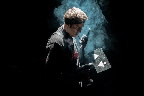 «مثلث»؛ وارونهسازی یک تراژدی مهم و کارگردانی که از ریسک نترسید