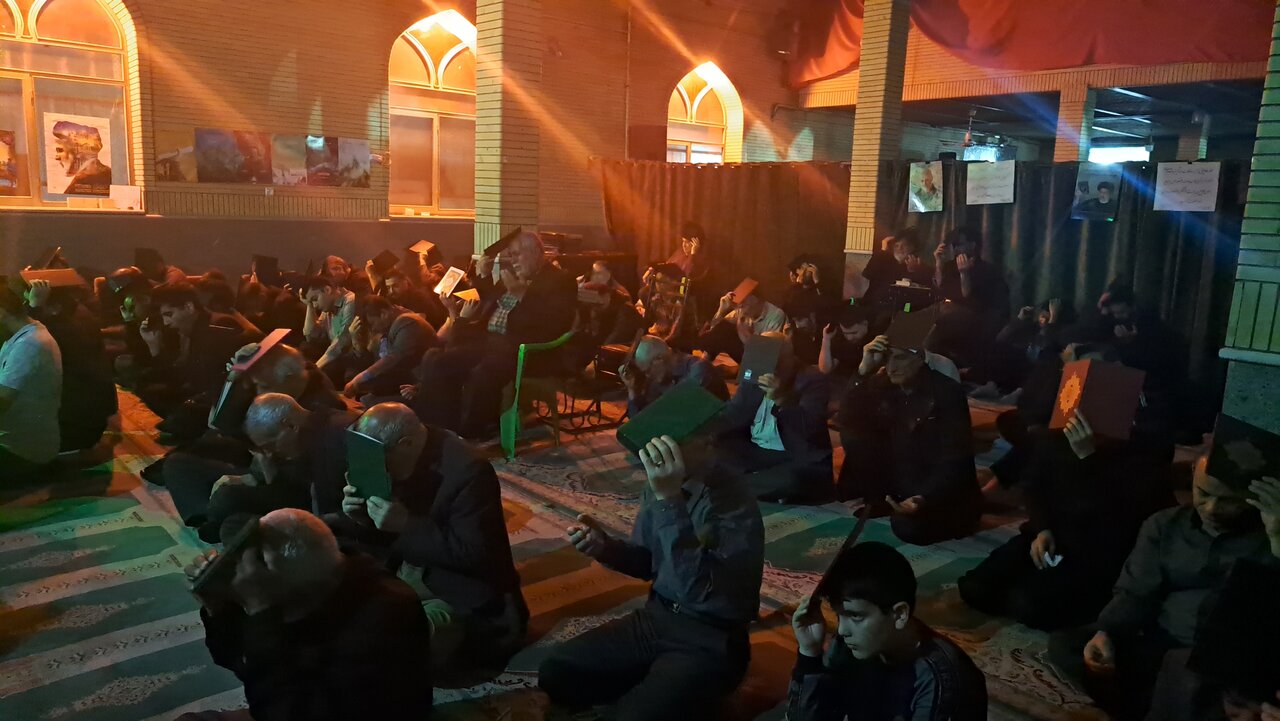 ندای «الغوث الغوث» مردم اردستان در اولین شب از لیالی قدر ندای «الغوث الغوث» مردم اردستان در اولین شب از لیالی قدر