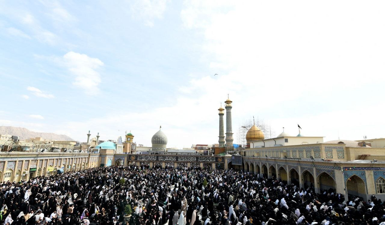 حرم عبدالعظیم حسنی در لحظه تحویل سال میزبان هزاران زائر شد