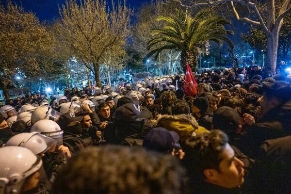 Ankara ve İzmir'de beş günlük gösteri ve yürüyüş yasağı