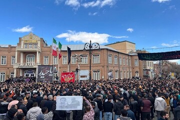 Urmiye'de mahşeri kalabalık; Halk sokaklarda