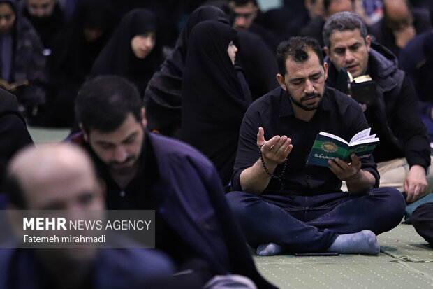 مراسم احیای شب بیست و یکم ماه رمضان در مصلای تهران 16