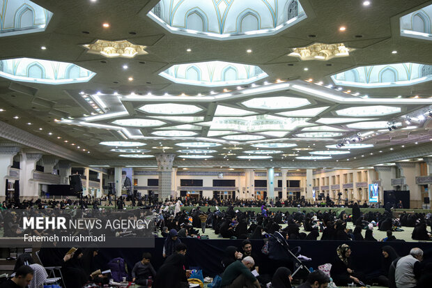 مراسم احیای شب بیست و یکم ماه رمضان در مصلای تهران 47