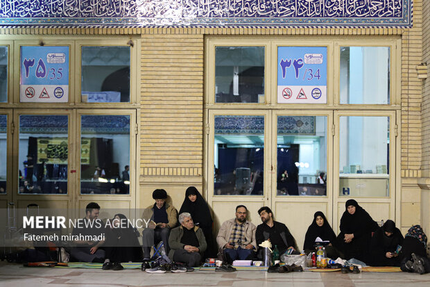 مراسم احیای شب بیست و یکم ماه رمضان در مصلای تهران 36
