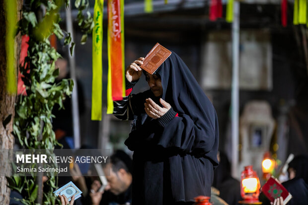 أحياء ليلة الـ21 من ليالي القدر في مقبرة جنة الزهراء في طهران