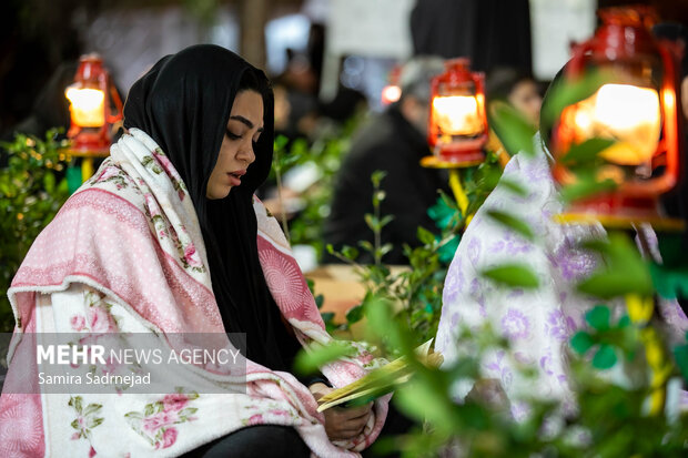 أحياء ليلة الـ21 من ليالي القدر في مقبرة جنة الزهراء في طهران