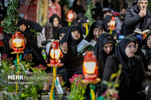 أحياء ليلة الـ21 من ليالي القدر في مقبرة جنة الزهراء في طهران