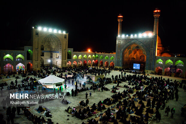 مراسم احیای شب بیست و یکم ماه رمضان در مسجد جامع اصفهان