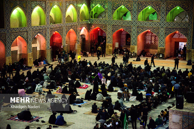 مراسم احیای شب بیست و یکم ماه رمضان در مسجد جامع اصفهان