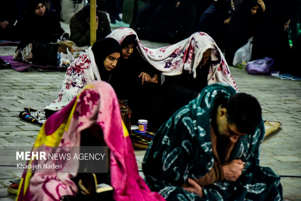 مراسم احیای شب بیست و یکم ماه رمضان در مسجد جامع اصفهان