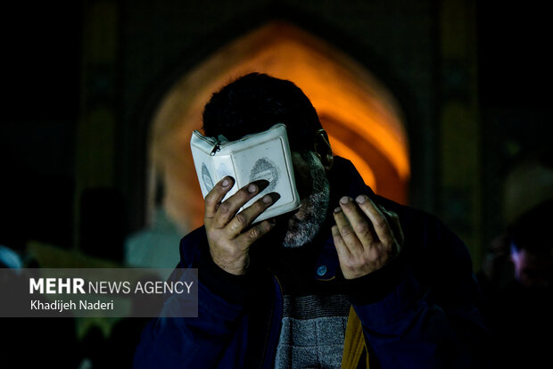 مراسم احیای شب بیست و یکم ماه رمضان در مسجد جامع اصفهان