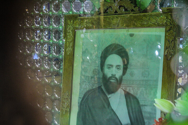 عالمی که از نیمههای شب تا فجر صادق پیوسته در حال گریه و مناجات بود