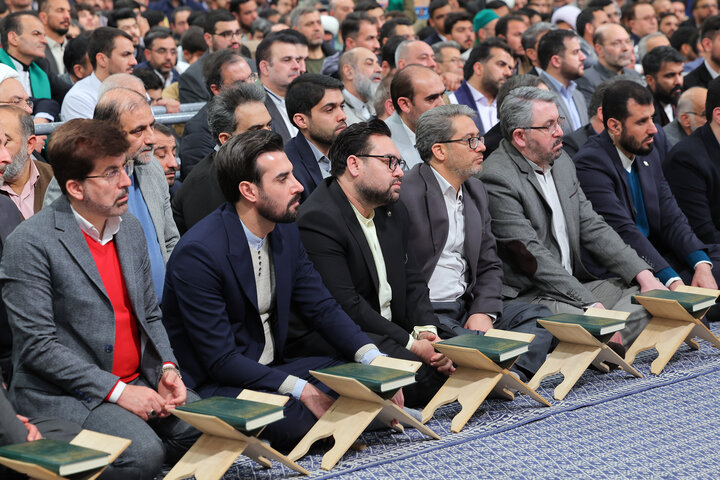 «محفل ستارهها» را از شبکه سه سیما تماشا کنید