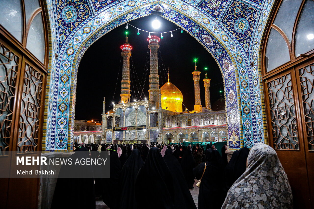 شب،حرم،زائران،دعا،عشق،ايمان،اميد،دل،عميق،لحظات،سكوت،آسمان،خد ...