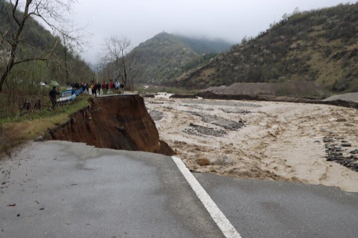 ماجرای سیل و رانش در گیلان؛ از انسداد ۲۰۰ راه تا مفقود شدن ۲ نفر!