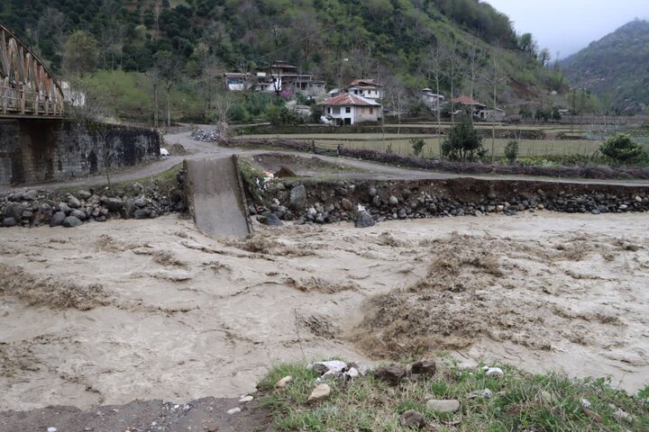 ماجرای سیل و رانش در گیلان؛ از انسداد ۲۰۰ راه تا مفقود شدن ۲ نفر!