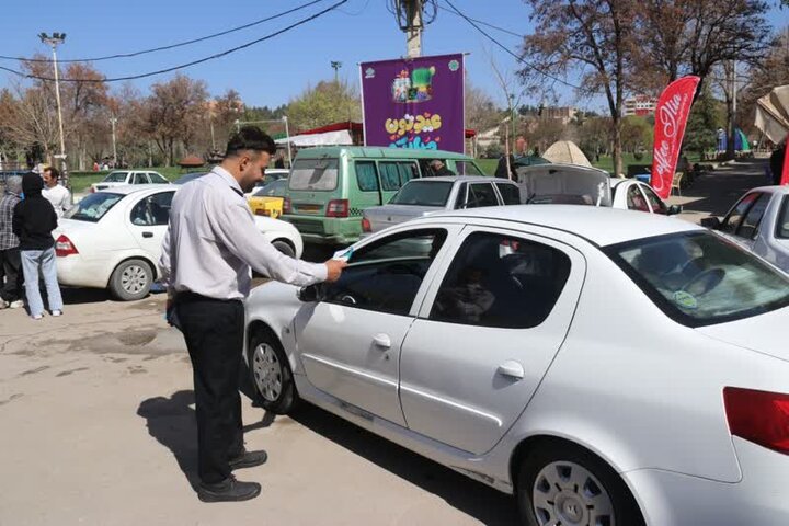 توزیع بروشورهای «نه بهتصادف» در بین مسافران نوروزی خرمآباد توزیع بروشورهای «نه بهتصادف» در بین مسافران نوروزی خرمآباد